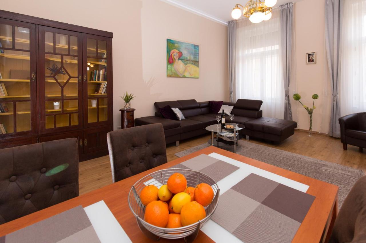 Elegant Apartment With Buda Castle View Budapest Exterior photo