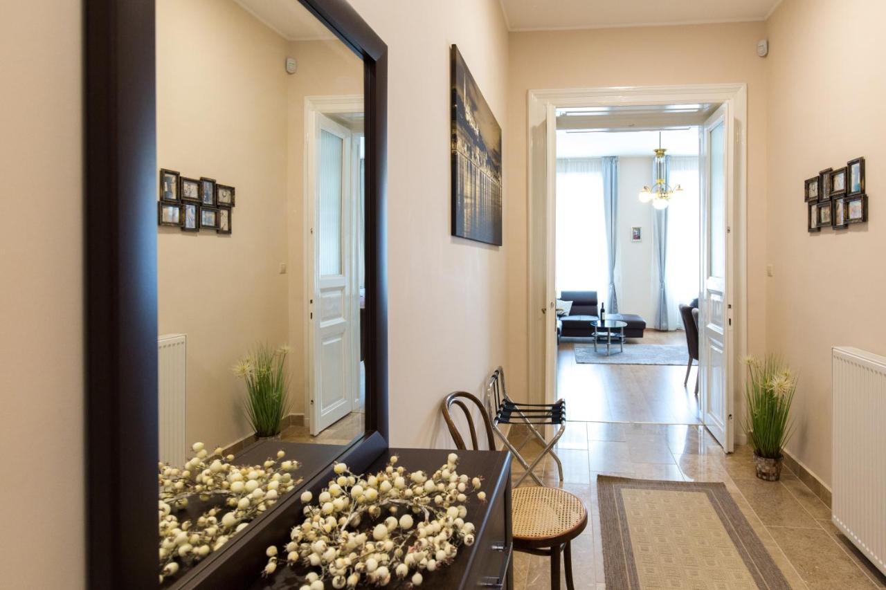 Elegant Apartment With Buda Castle View Budapest Exterior photo